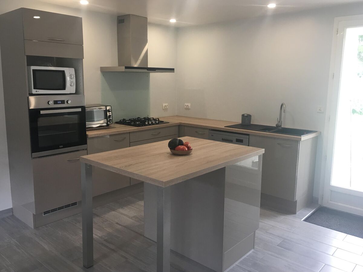 Rénovation cuisine équipée sur mesure Petilla Grège Majestic Brillant