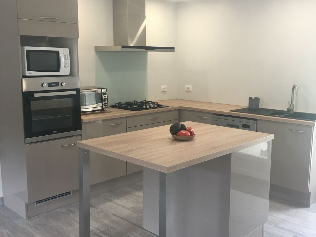 Cuisine avant-après sur mesure Petilla Grège Majestic Brillant