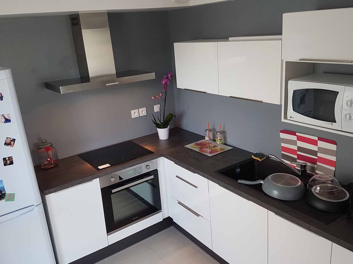 Cuisine avant-après sur mesure Petilla Blanc brillant