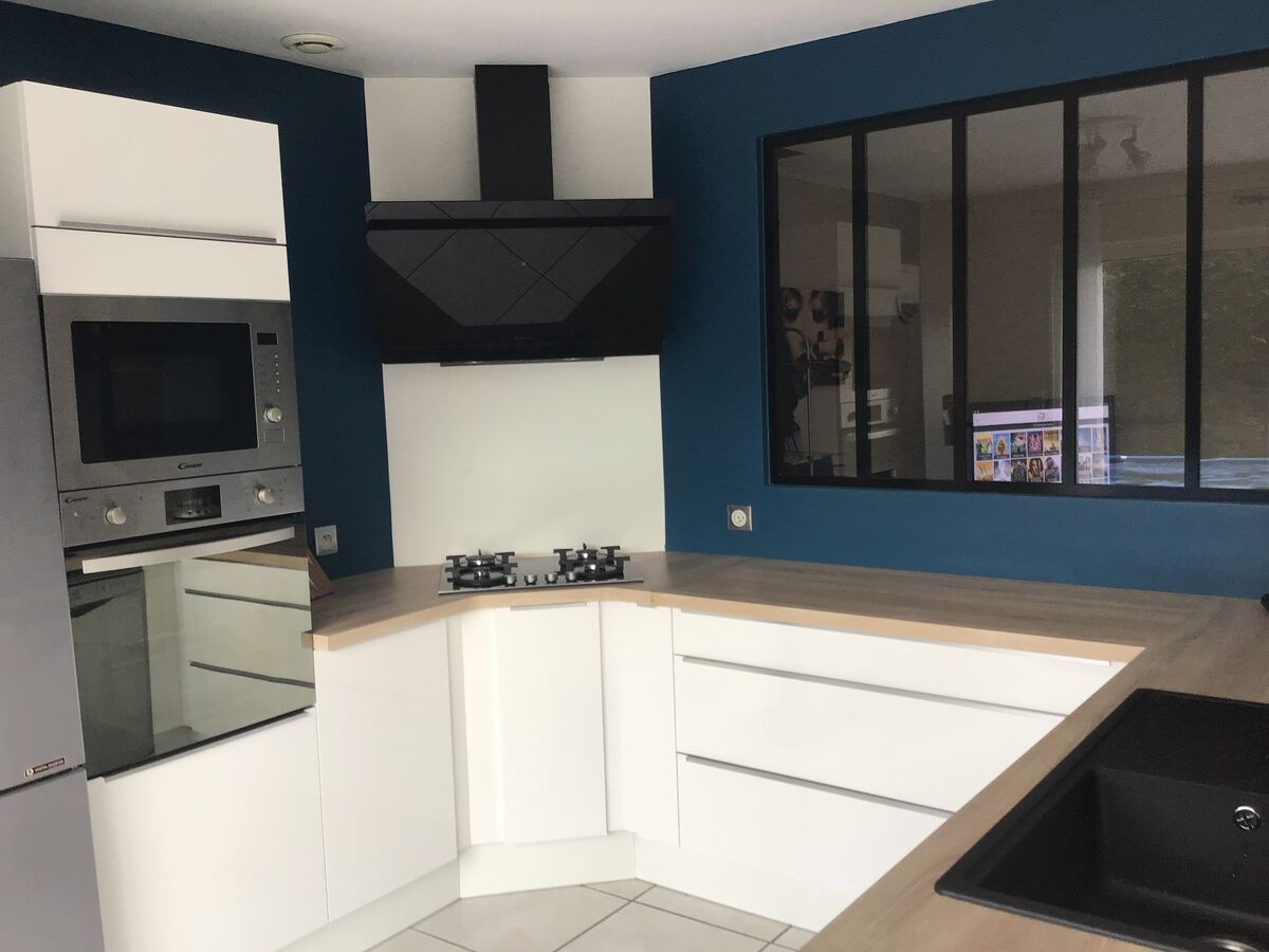 Cuisine avant-après sur mesure Petilla Blanc Brillant