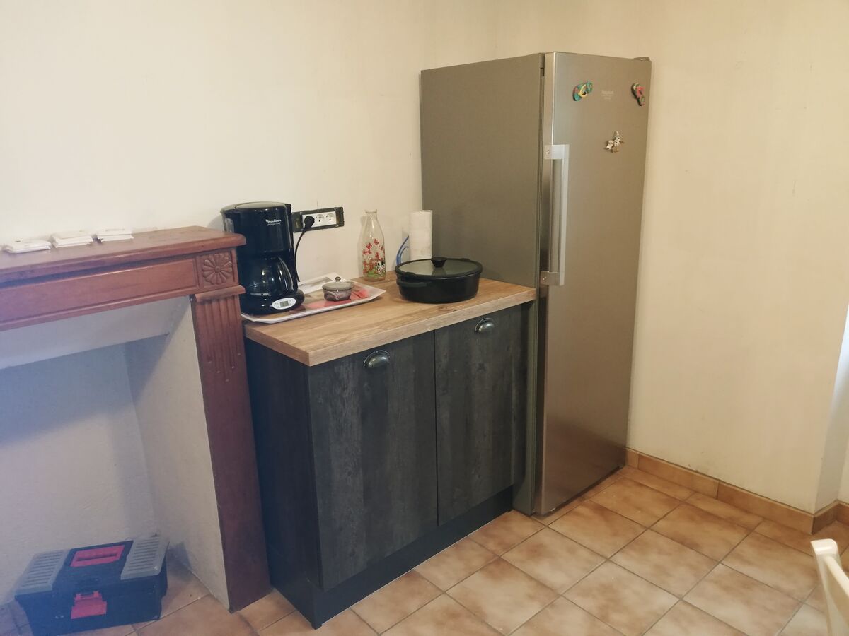 Rénovation cuisine équipée sur mesure Vega Woody Dark et Color Rouge Tibet