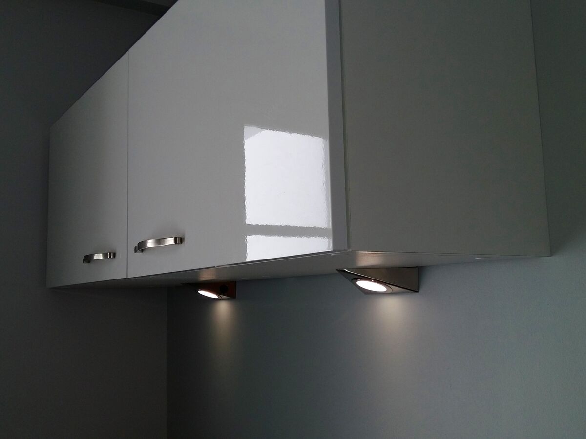 Cuisine avant-après sur mesure Petilla Blanc brillant