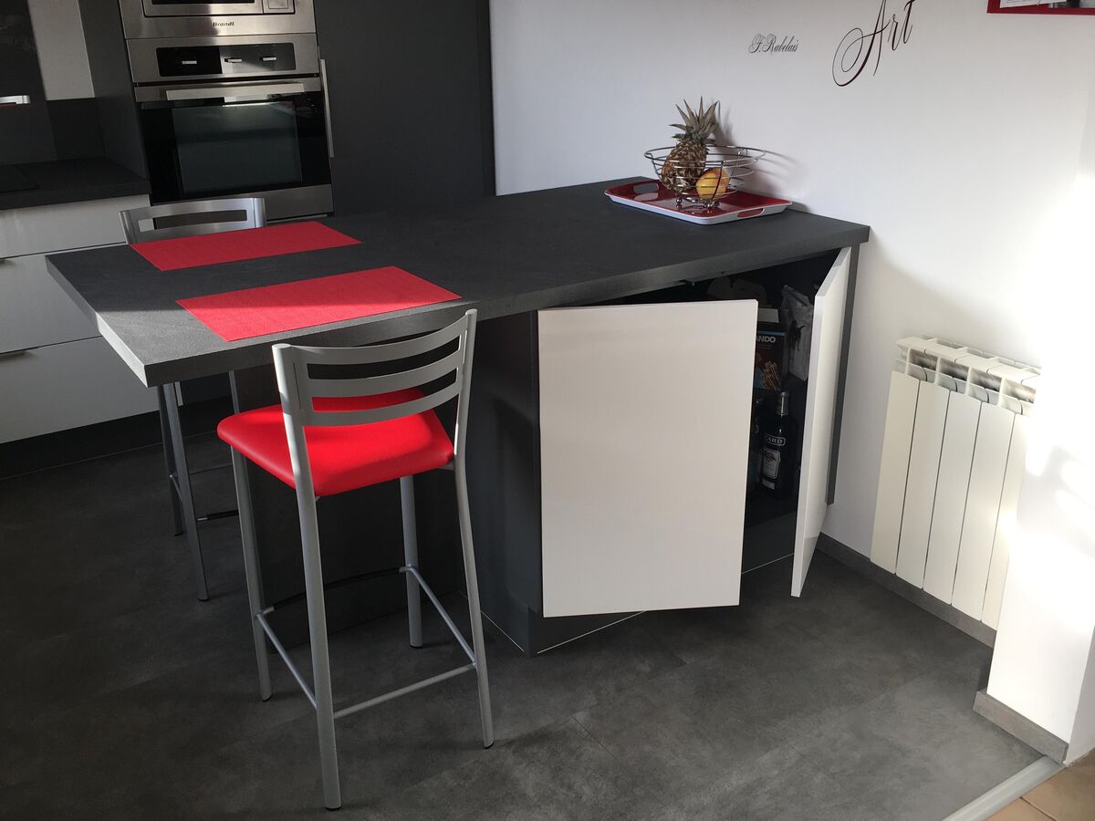 Cuisine avant-après sur mesure Light Blanc Brillant et Trend Quartz Métal