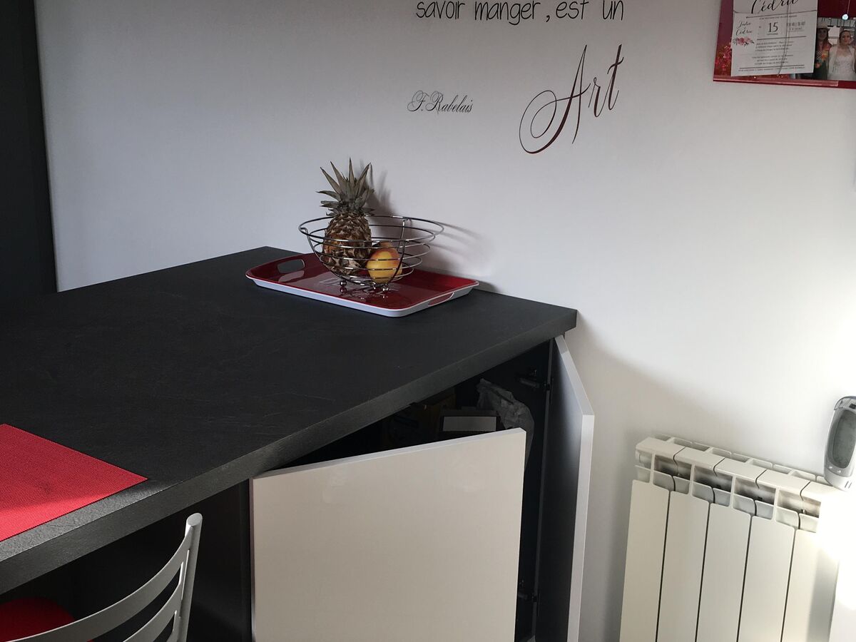 Cuisine avant-après sur mesure Light Blanc Brillant et Trend Quartz Métal