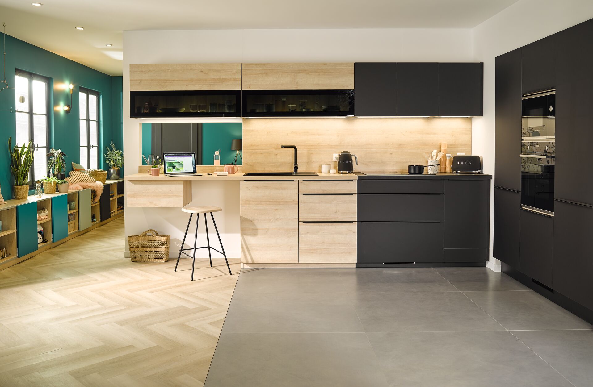 cuisine équipée avec tabouret