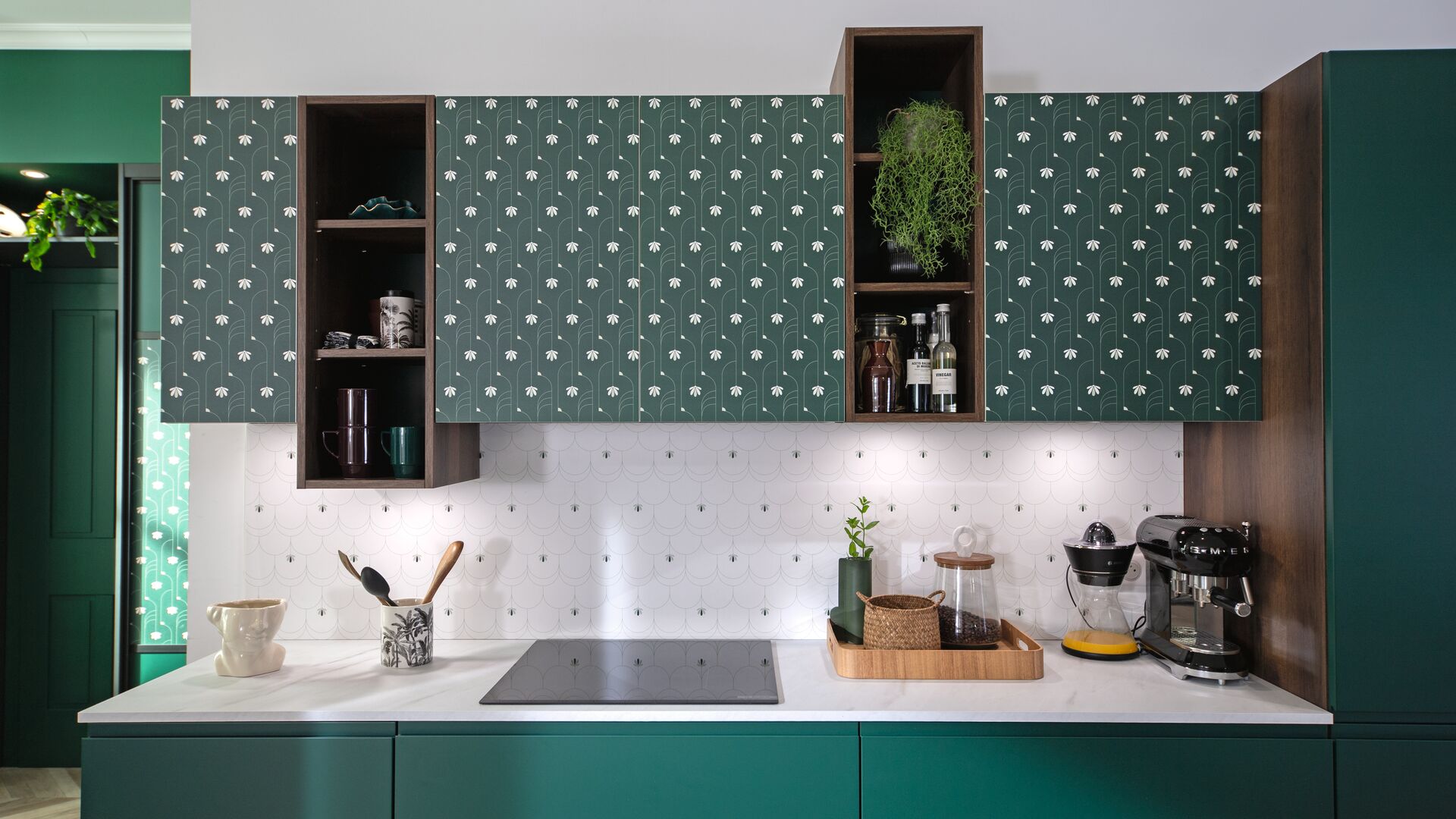 Crédence, façades, fonds de meubles, murs, plan de travail... on vous explique comment customiser votre cuisine avec la gamme Pimp et bien d’autres idées !