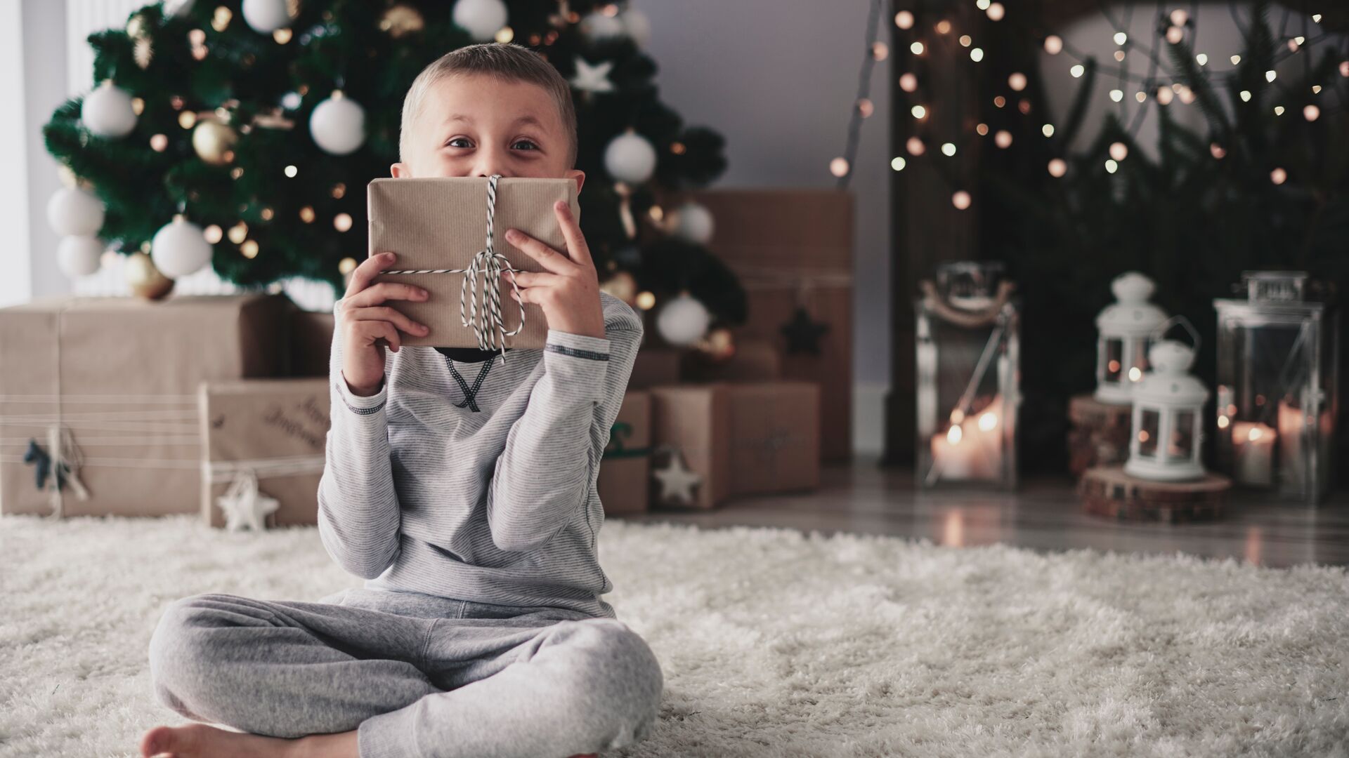 Les fêtes de Noël approchent à grands pas. Mais où ranger les cadeaux de vos enfants ? Découvrez nos meilleures idées de cachette pour vos cadeaux de Noël.