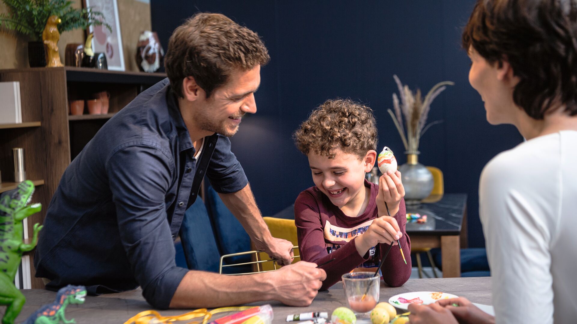 Bientôt Pâques et sa traditionnelle chasse aux œufs ! Découvrez nos conseils pour organiser une fête de Pâques en intérieur avec toute votre famille.