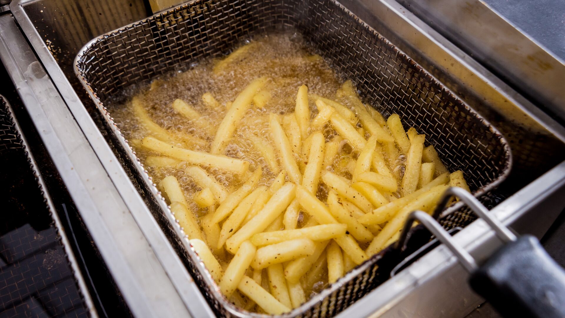 Nettoyer la friteuse : 8 astuces et méthodes efficaces