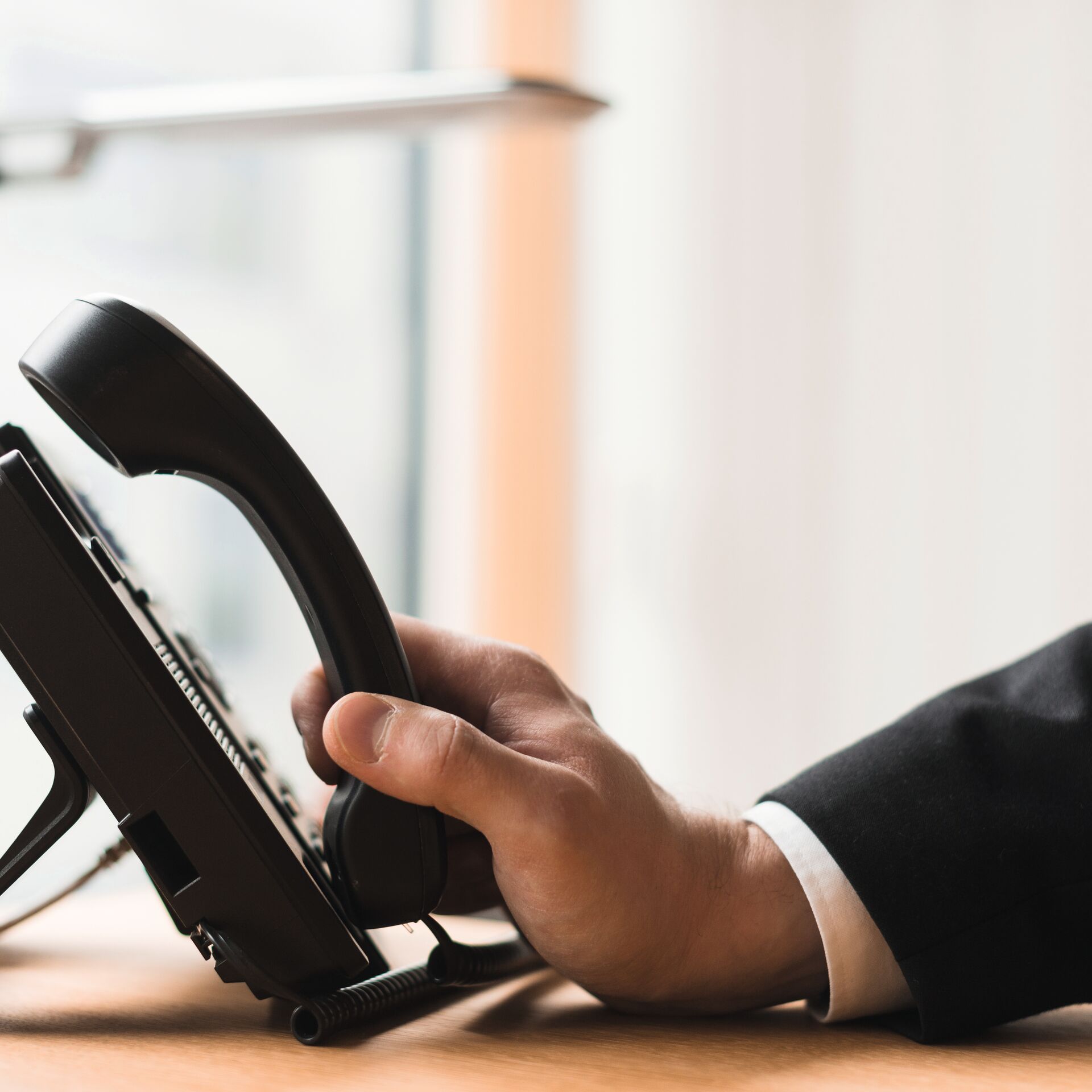 Je vole à votre secours