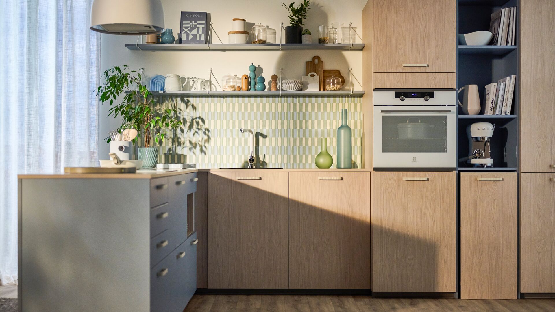 Cuisine naturelle et apaisante verte et bois