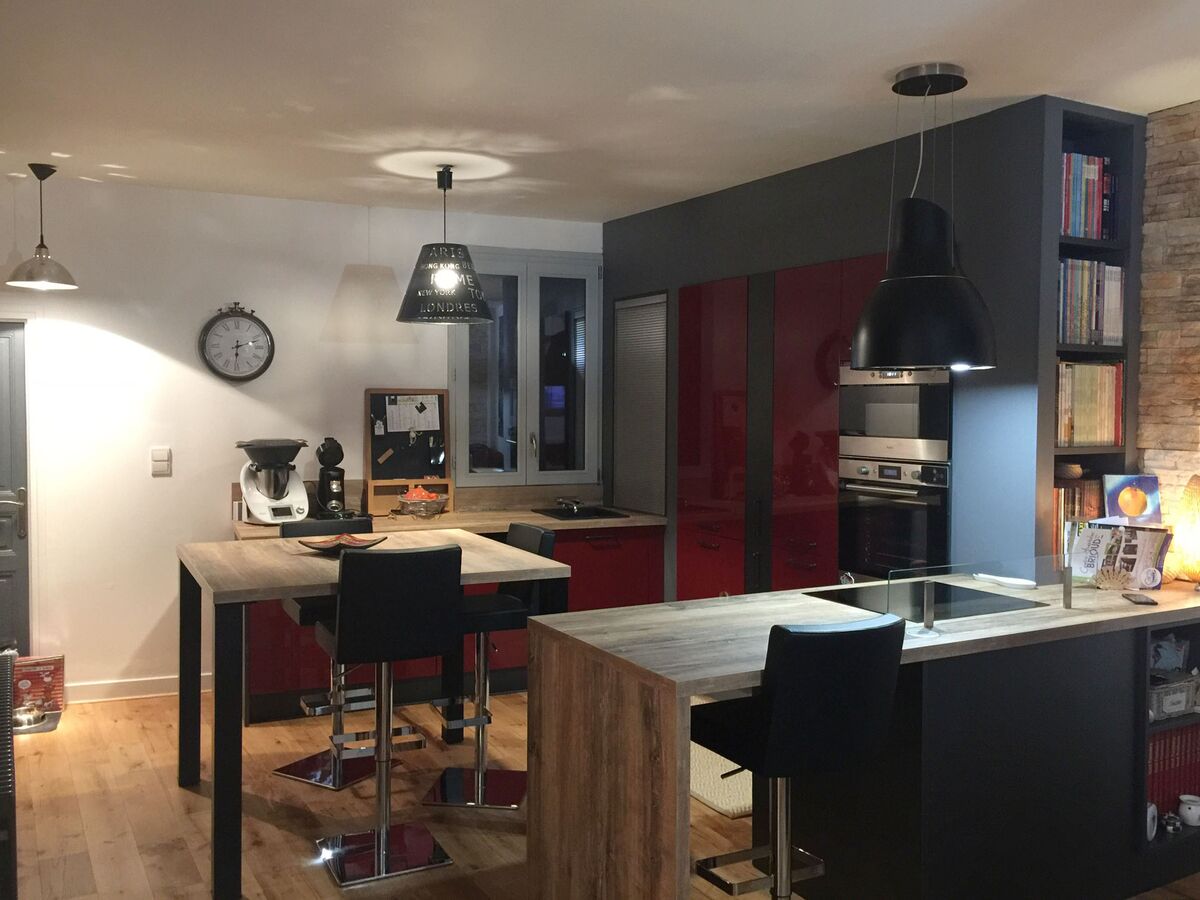 Cuisine avant-après sur mesure Light Rouge Majestic Brillant