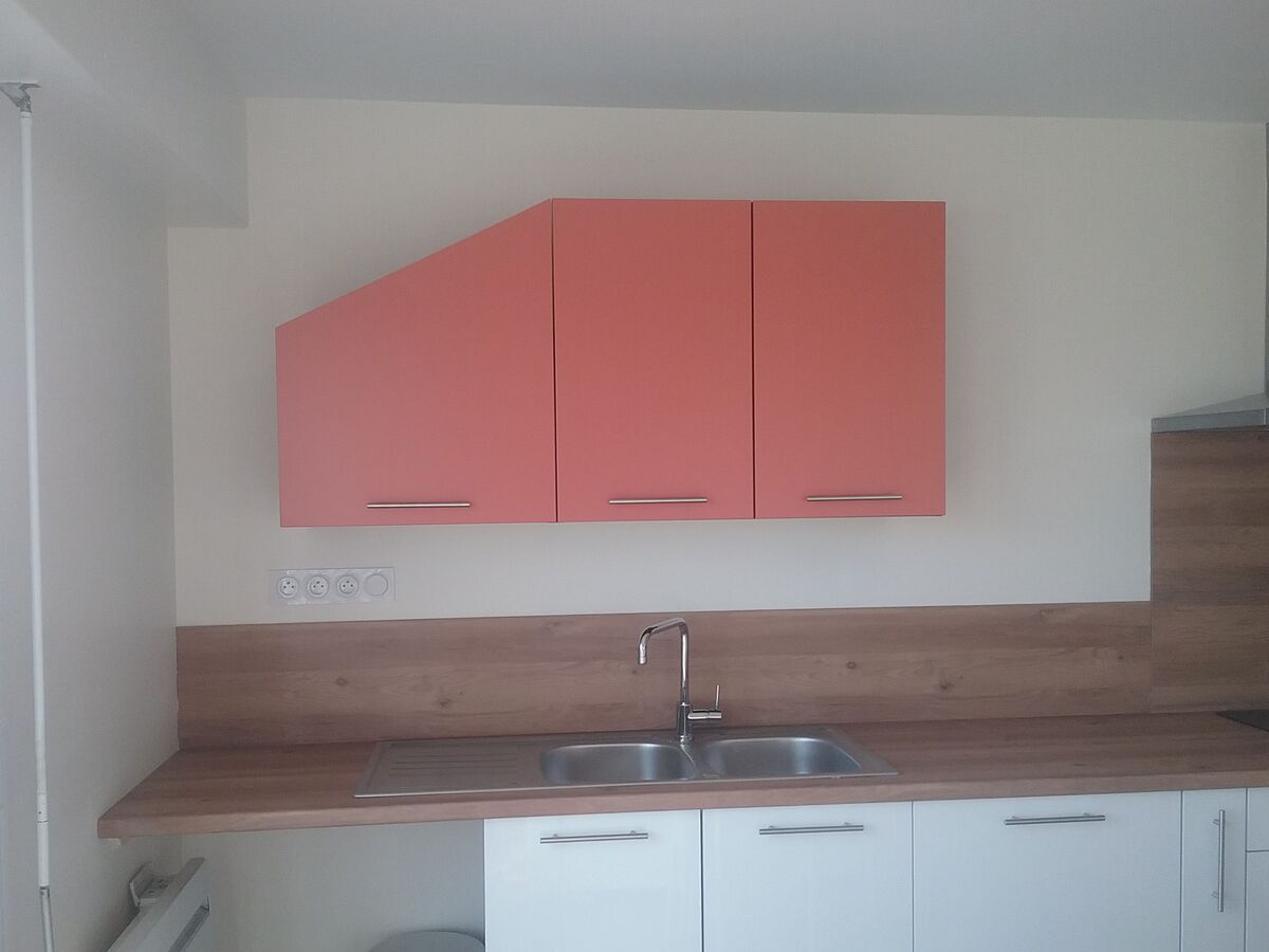 Cuisine avant-après sur mesure Light Blanc Brillant et Color Laqué Terre de Sienne