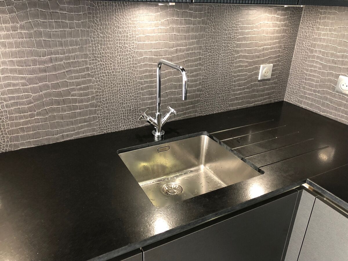 Cuisine avant-après sur mesure Label Métal Brossé