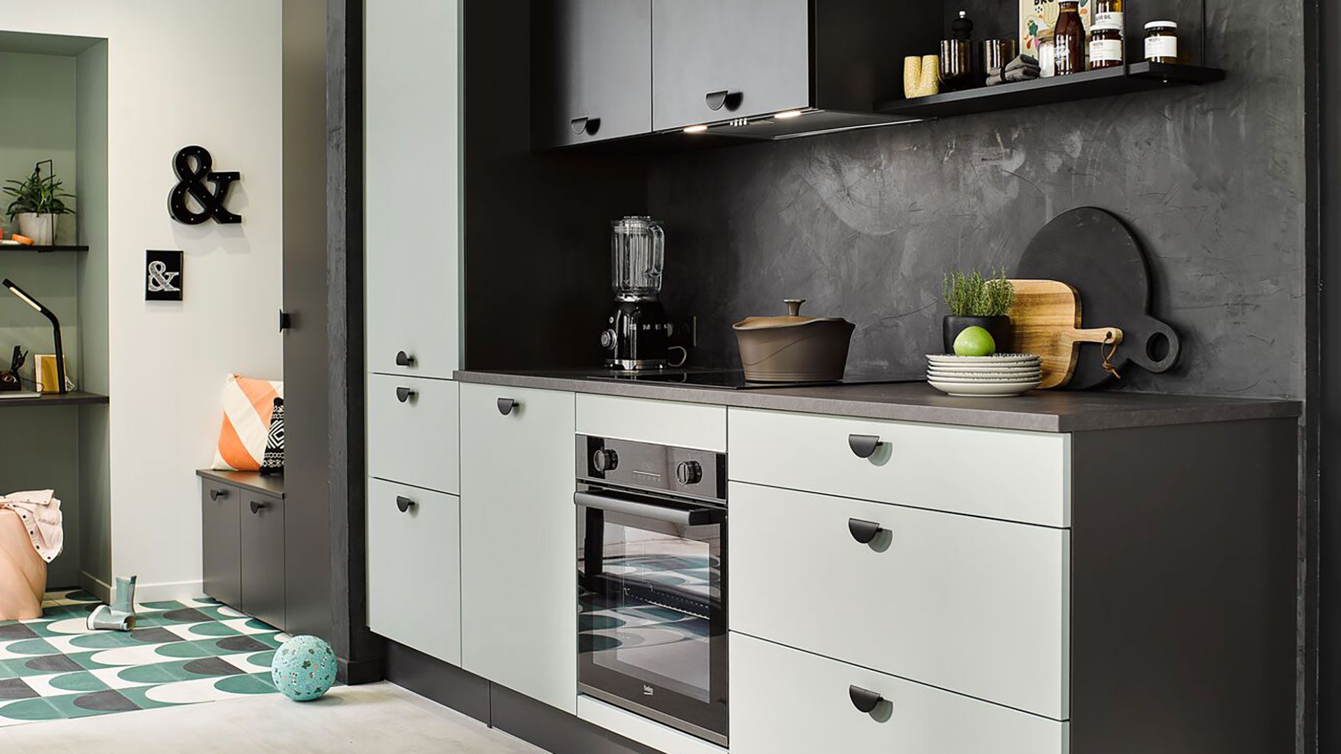 Découvrez les 4 nuances de vert tendance 2026 pour votre cuisine : Forest, Agave, Sauge et Cactus. Conseils déco, associations de couleurs et matériaux pour créer une cuisine élégante et naturelle.