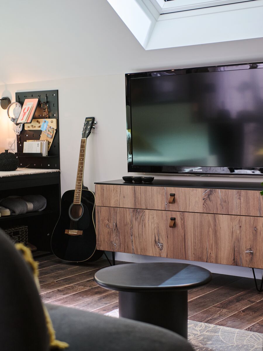 Découvrez tous nos conseils pour aménager un coin TV fonctionnel et chaleureux : choix de l'emplacement, meubles TV, canapés, tables basses, déco tendance et éclairage. Suivez les étapes pour créer l'espace détente idéal ! 