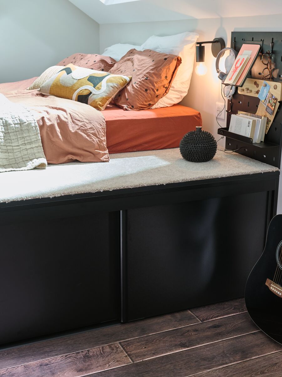 Découvrez nos conseils pour choisir le meilleur éclairage de tête de lit : appliques murales, spots intégrés ou suspensions. Solutions pratiques et tendances pour votre chambre.    