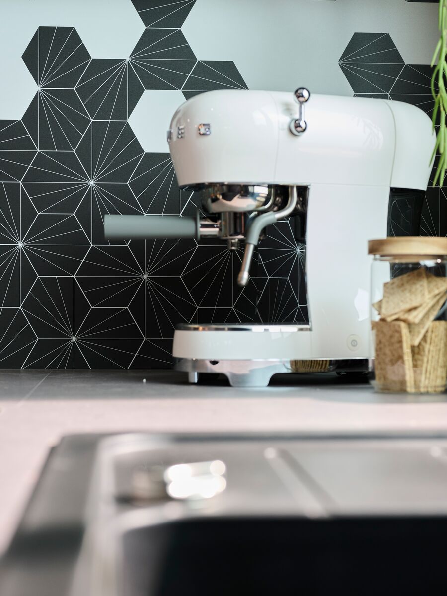 Découvrez nos astuces écologiques et efficaces pour entretenir votre machine à café. Guide complet pour un détartrage naturel et un nettoyage optimal. 