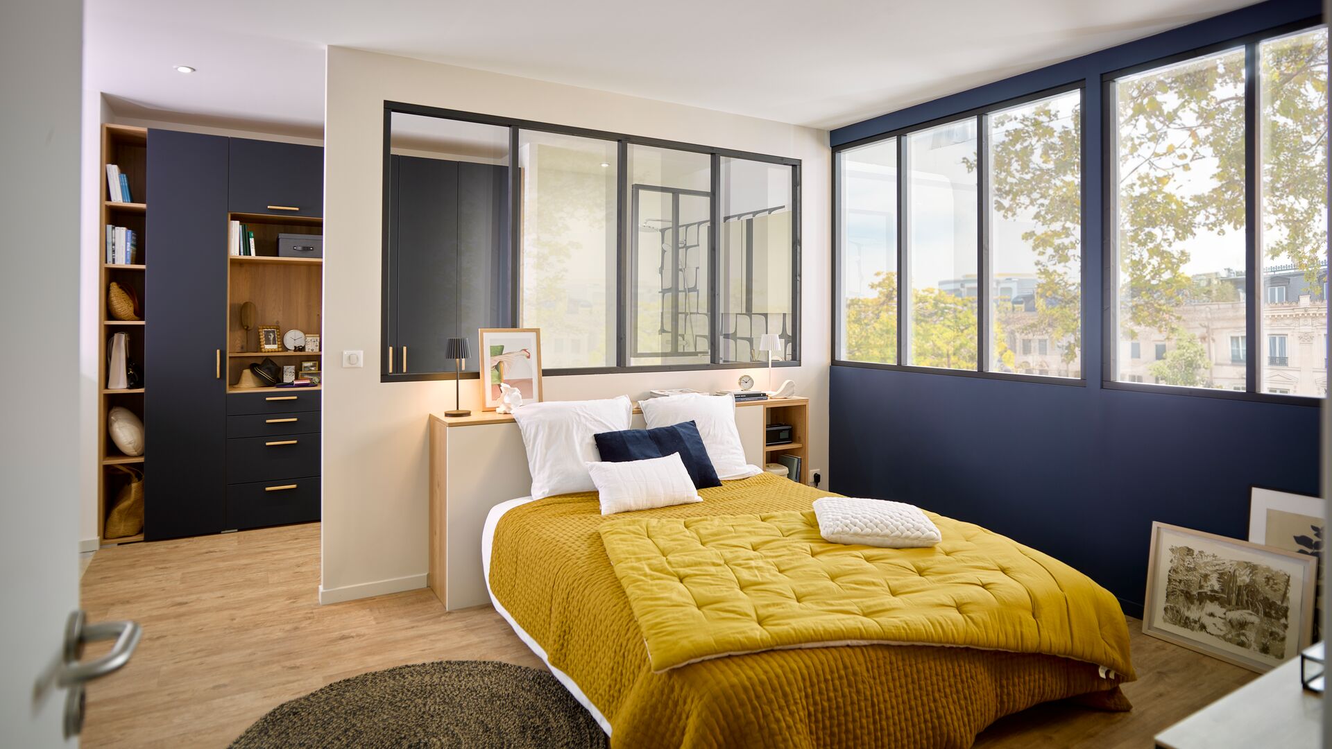 Découvrez nos solutions d'aménagement pour créer un dressing fonctionnel dans un petit espace. Optimisation, rangements malins et astuces pour un dressing pratique et élégant.